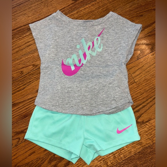Nike Heather Gray and Aqua Set with Pink Accents 24M - Picture 1 of 1